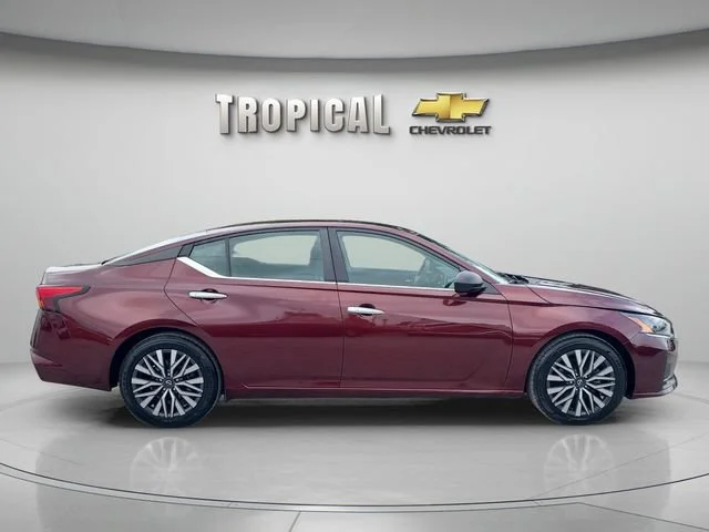 Used 2024 Red Nissan 2.5 SV image 6