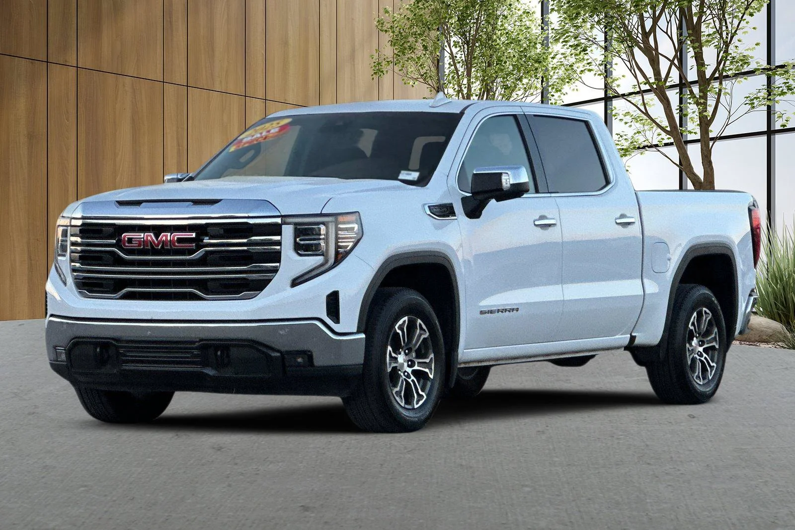 Used 2025 White GMC SLT image 8