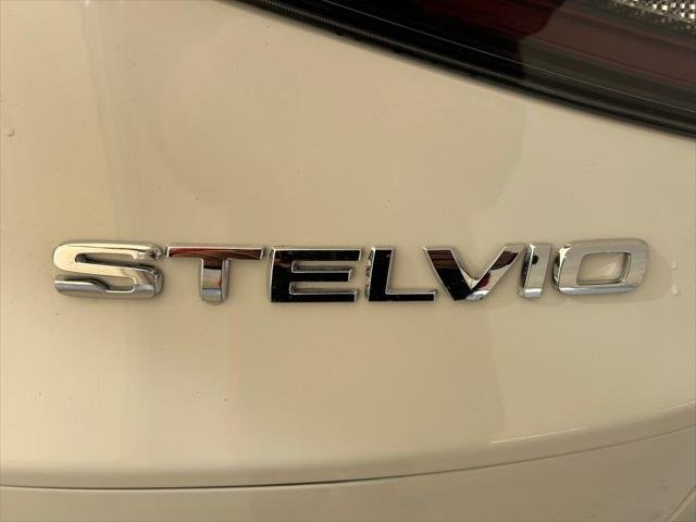 New 2025 Milano White Exterior Paint Alfa Romeo  image 27