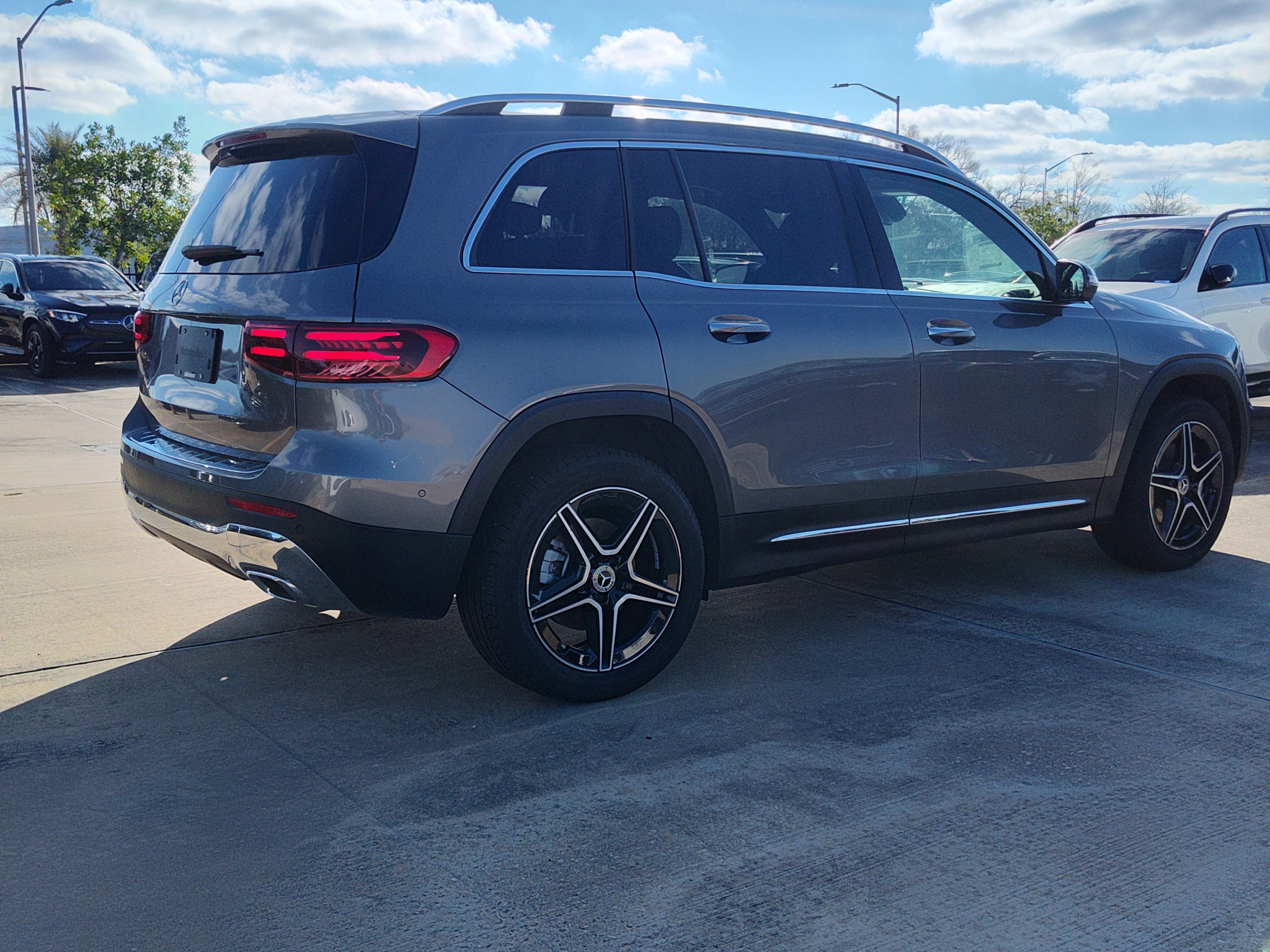 New 2026 Mountain Grey Metallic Mercedes-Benz GLB 250 image 19