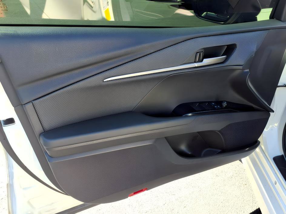 Certified Used 2025 Ice Cap Toyota SE image 15
