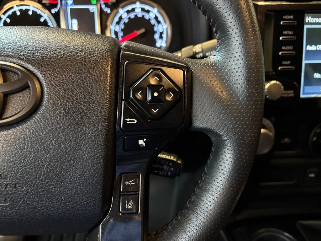 Used 2020 Midnight Black Metallic Toyota Venture image 13