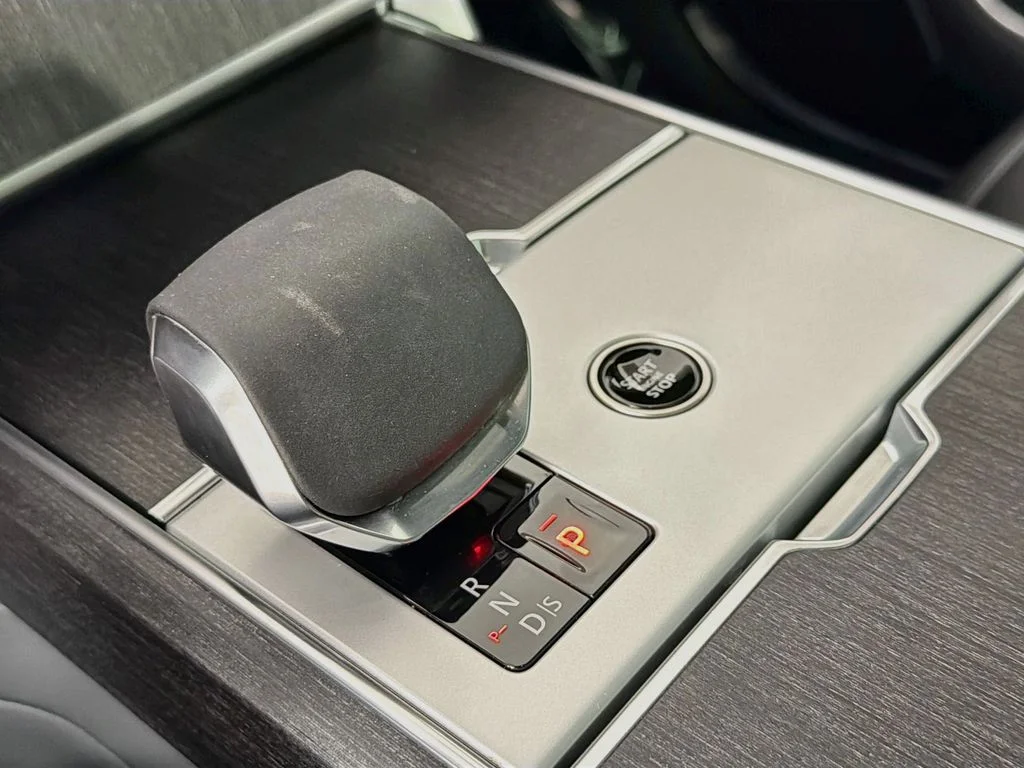 Used 2025 Silver Land Rover SE image 17