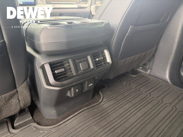 Used 2022 Black Metallic Ford Platinum image 33