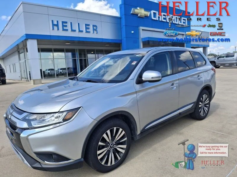 Used 2019  Mitsubishi SE image 1