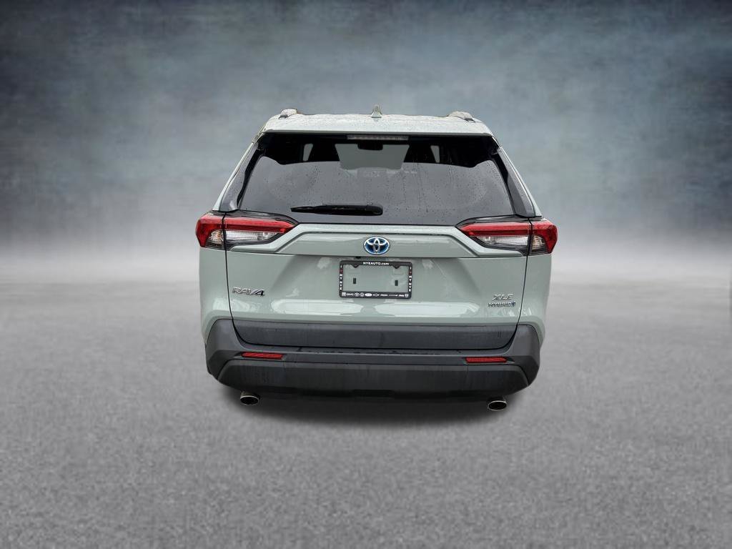 Used 2021  Toyota XLE image 4