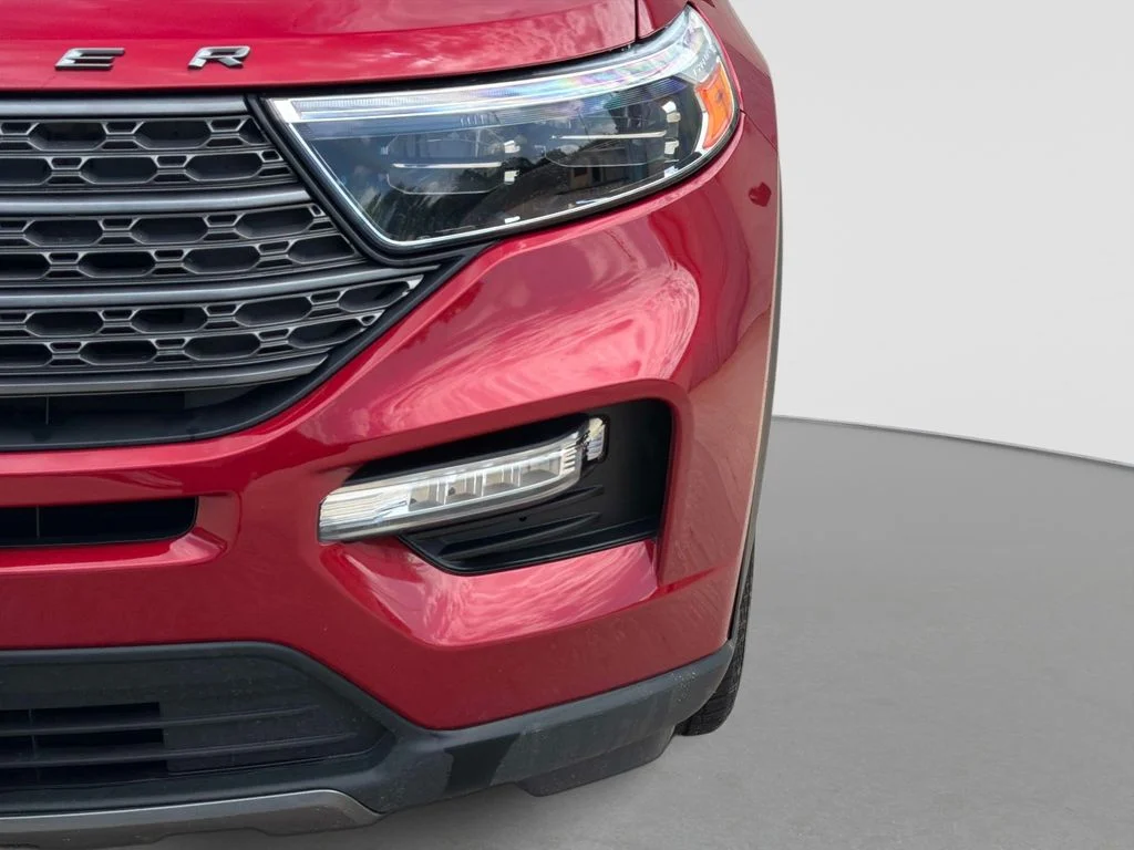 Used 2023 Rapid Red Metallic Tinted Clearcoat Ford XLT image 11