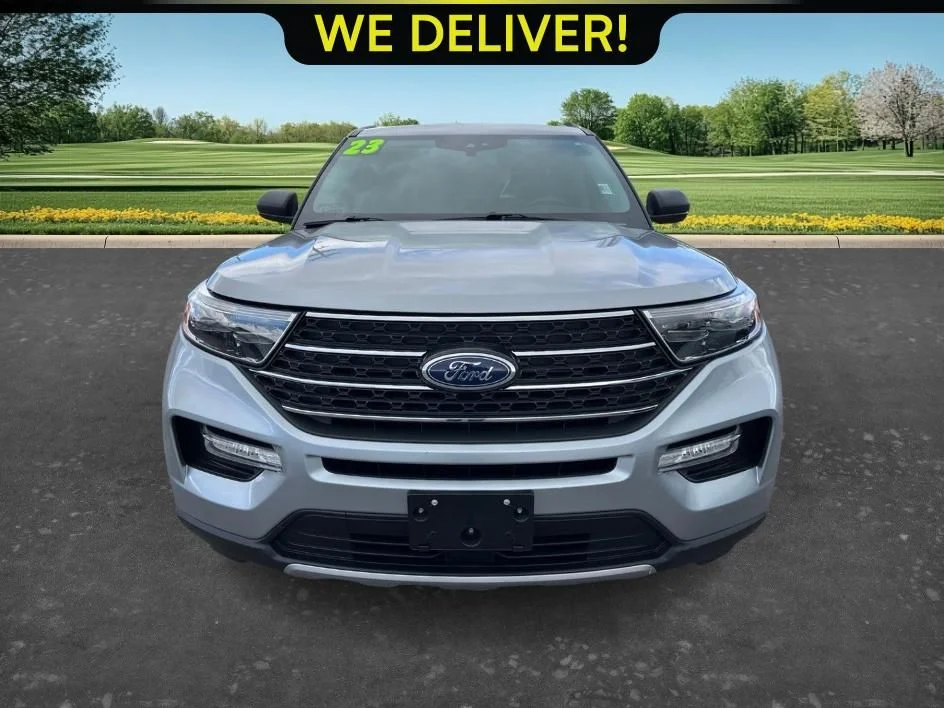 Used 2023 Silver Ford XLT image 2