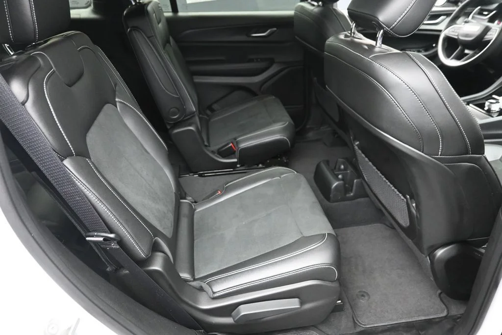 Used 2025 White Jeep Altitude X image 11