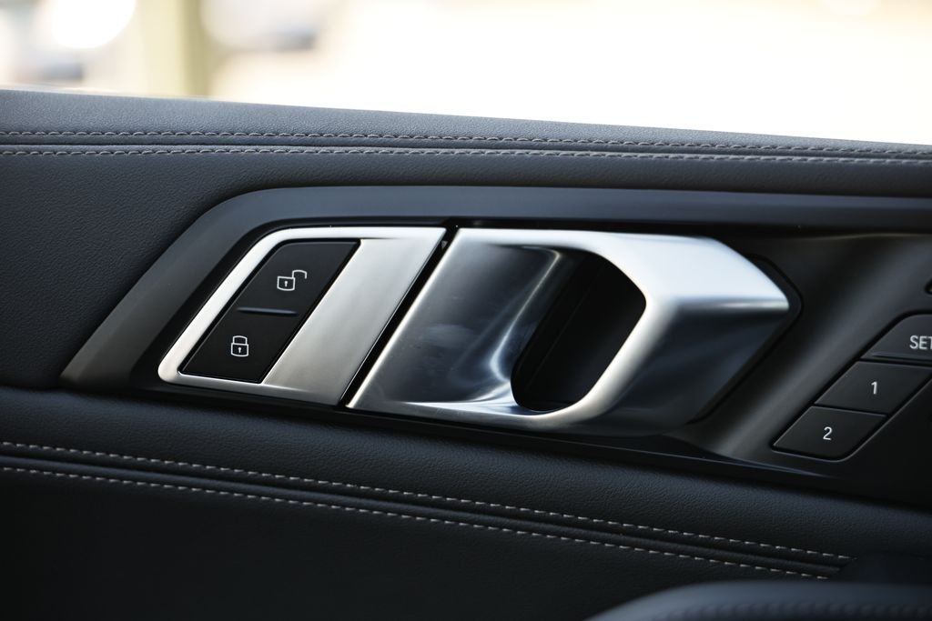 New 2027 Carbon Black Metallic BMW xDrive40i image 14