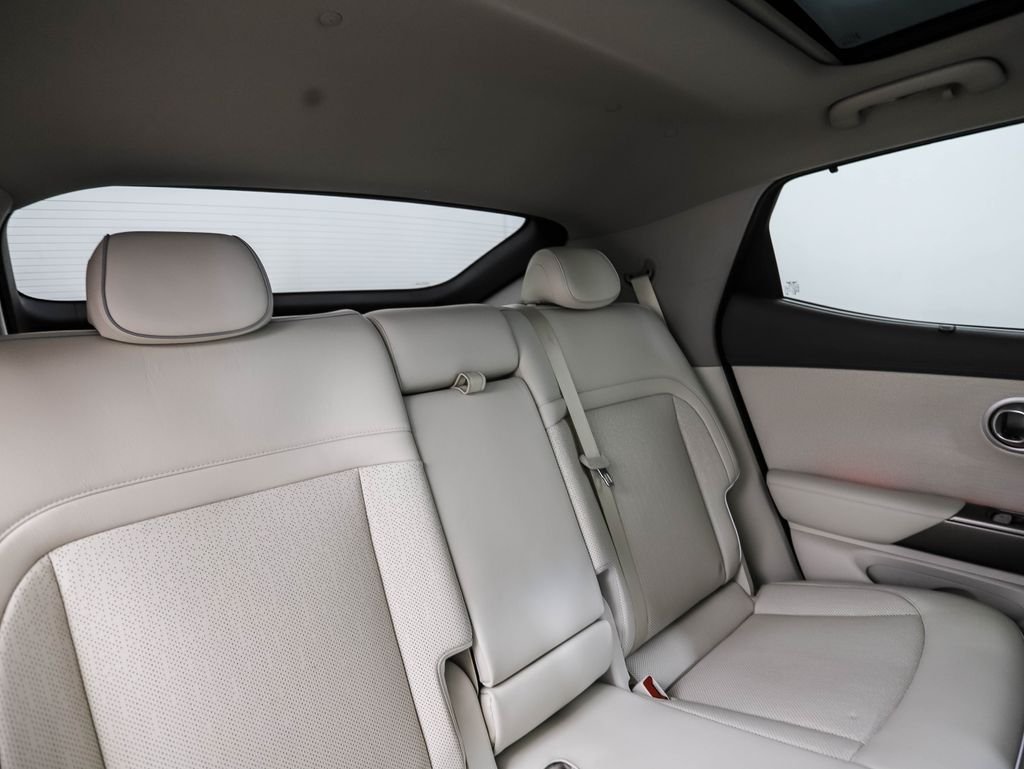 Used 2023 White Genesis Advanced image 28