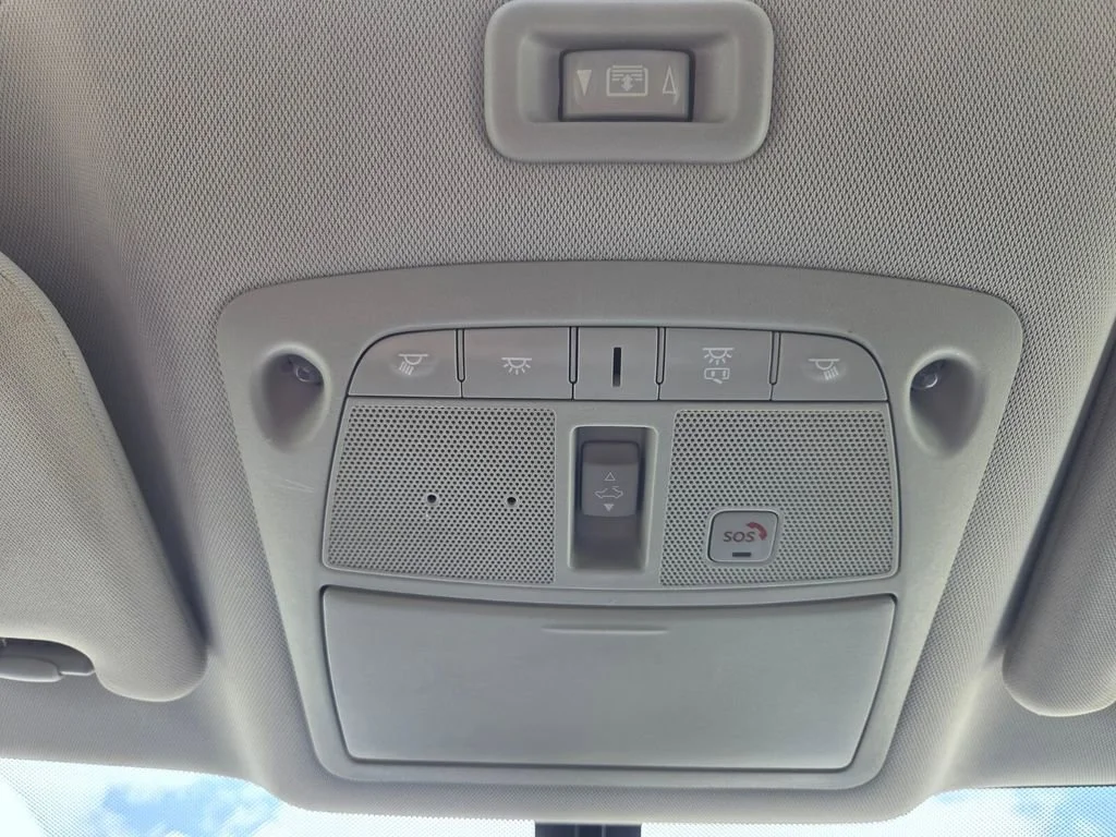 Used 2020 Pearl White Tricoat Nissan SL image 17