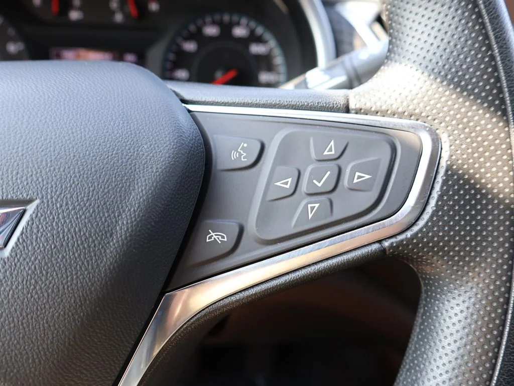 Used 2024 White Chevrolet LT image 27