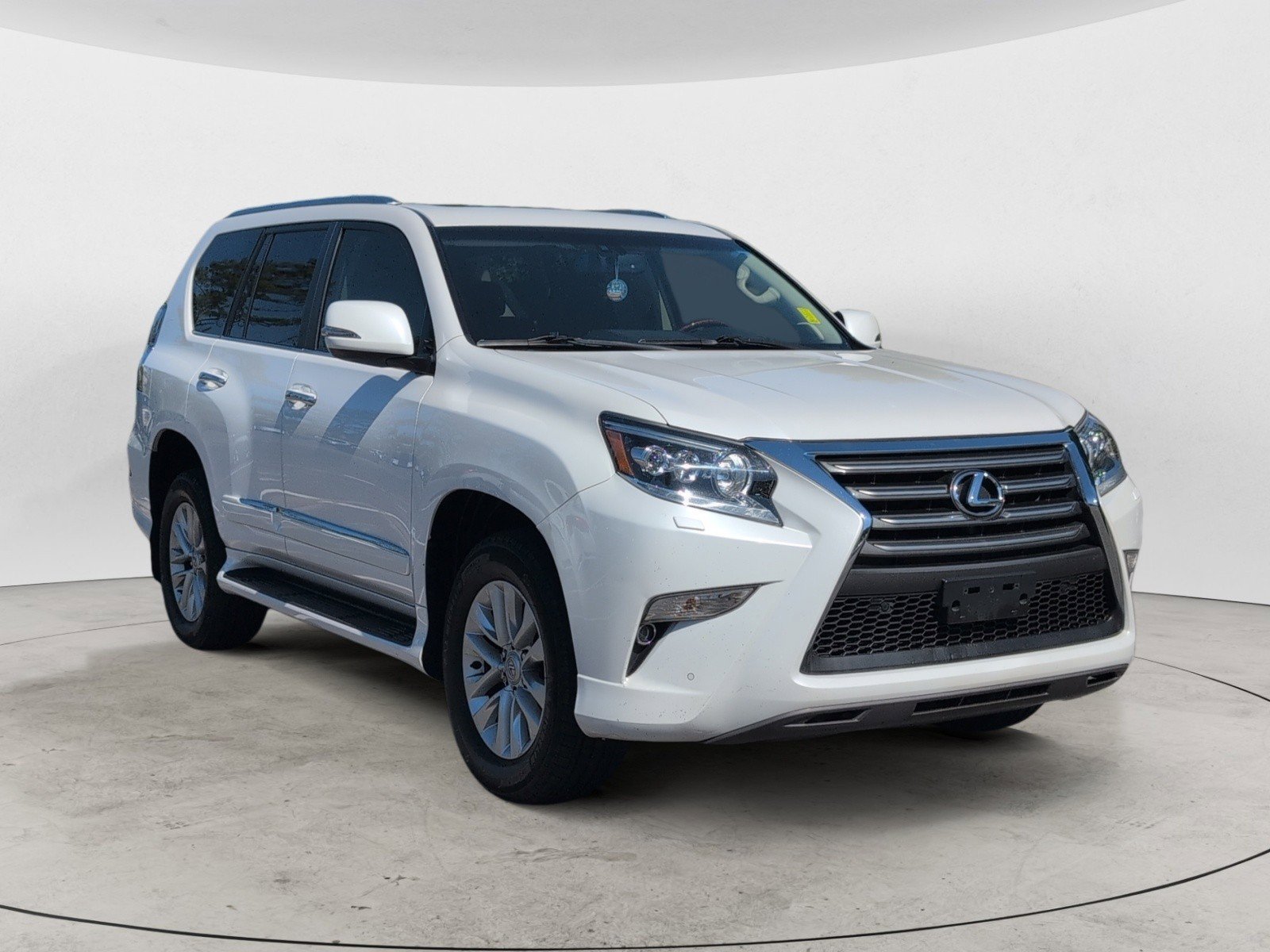 Used 2017 Starfire Pearl Lexus 460 image 2