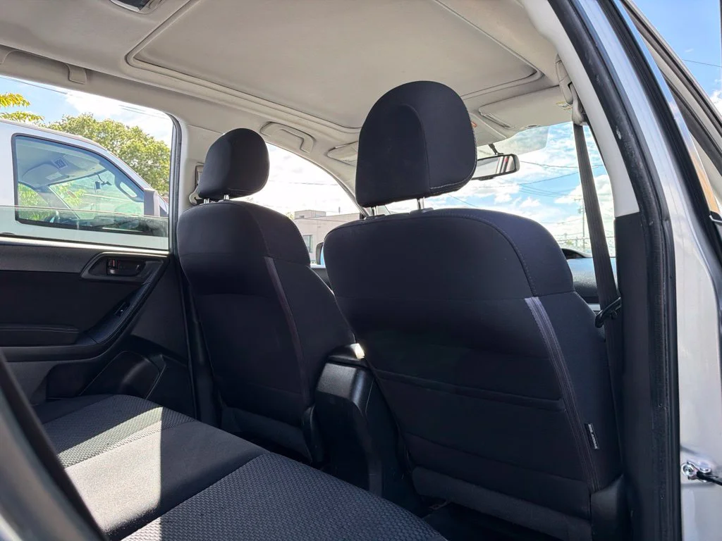 Used 2015 Silver Subaru 2.5i Premium image 18