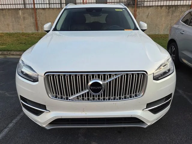Used 2019 White Volvo T6 Inscription image 7