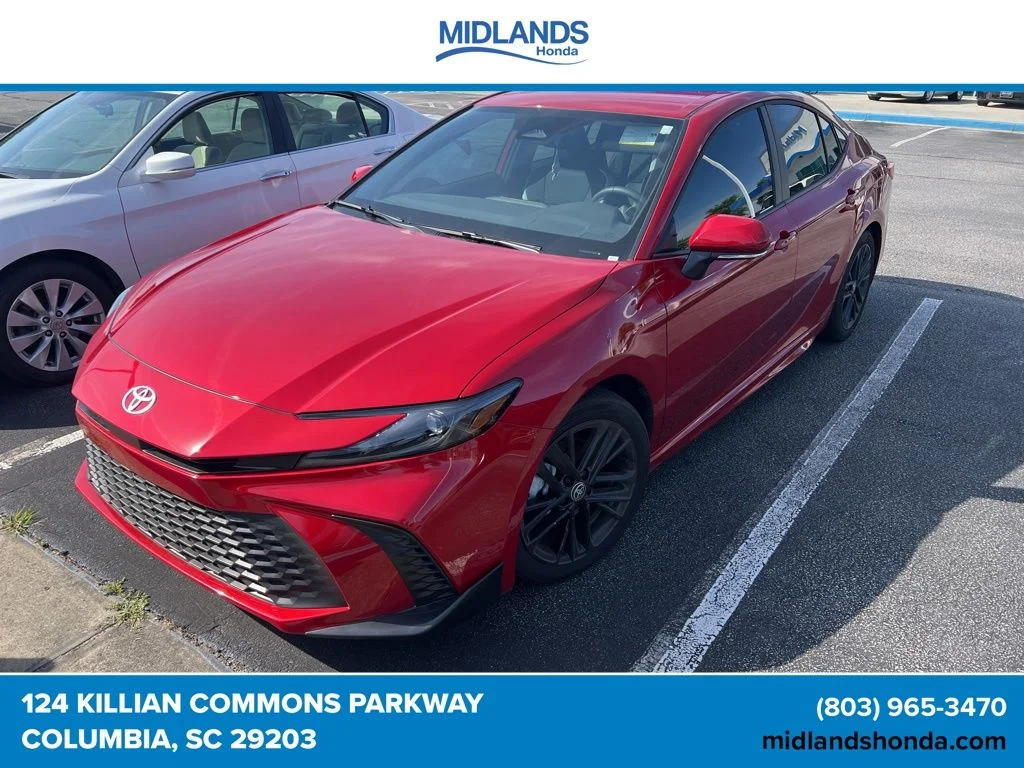 2025 Toyota Camry SE Hybrid's photo