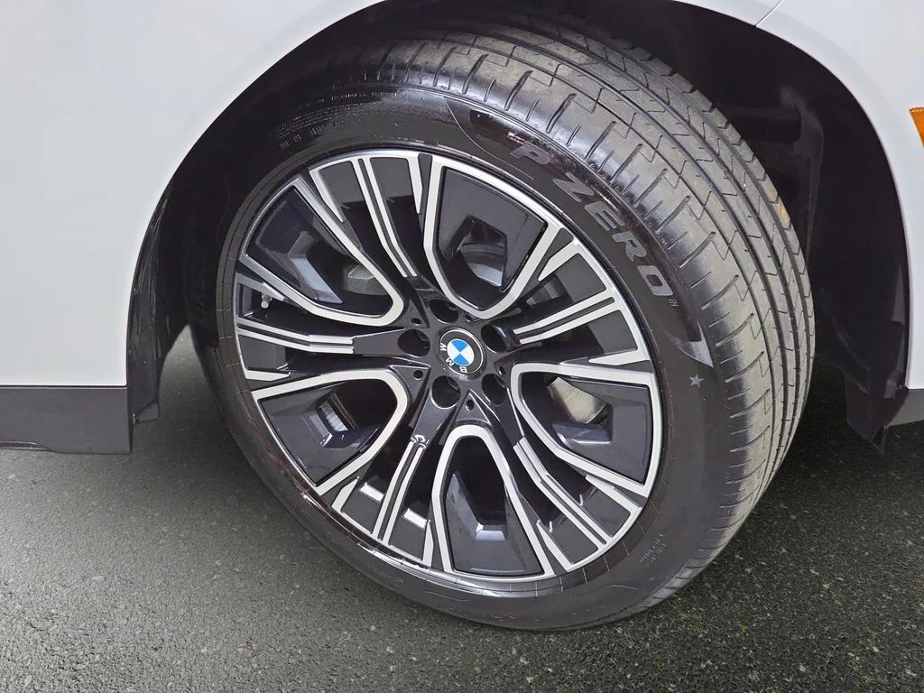 Used 2025 Mineral White Metallic BMW 30 xDrive image 33