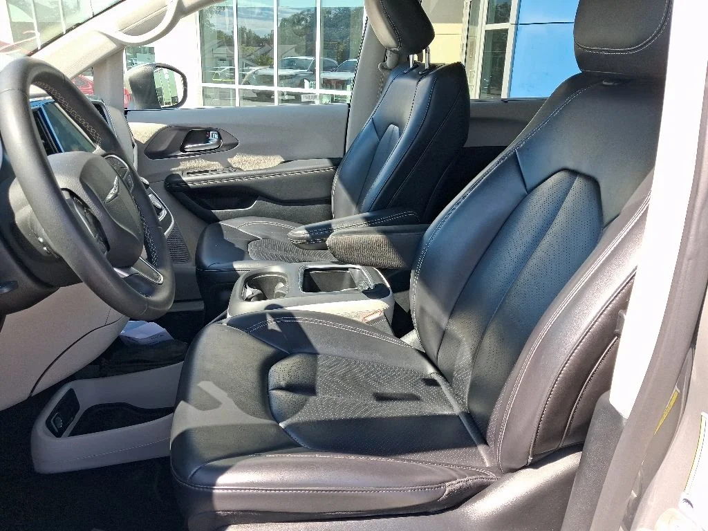 Used 2023 White Chrysler Touring L image 16