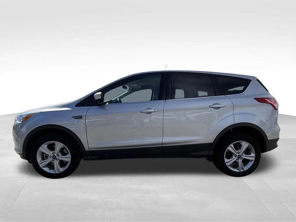 Used 2016 Silver Ford SE image 2