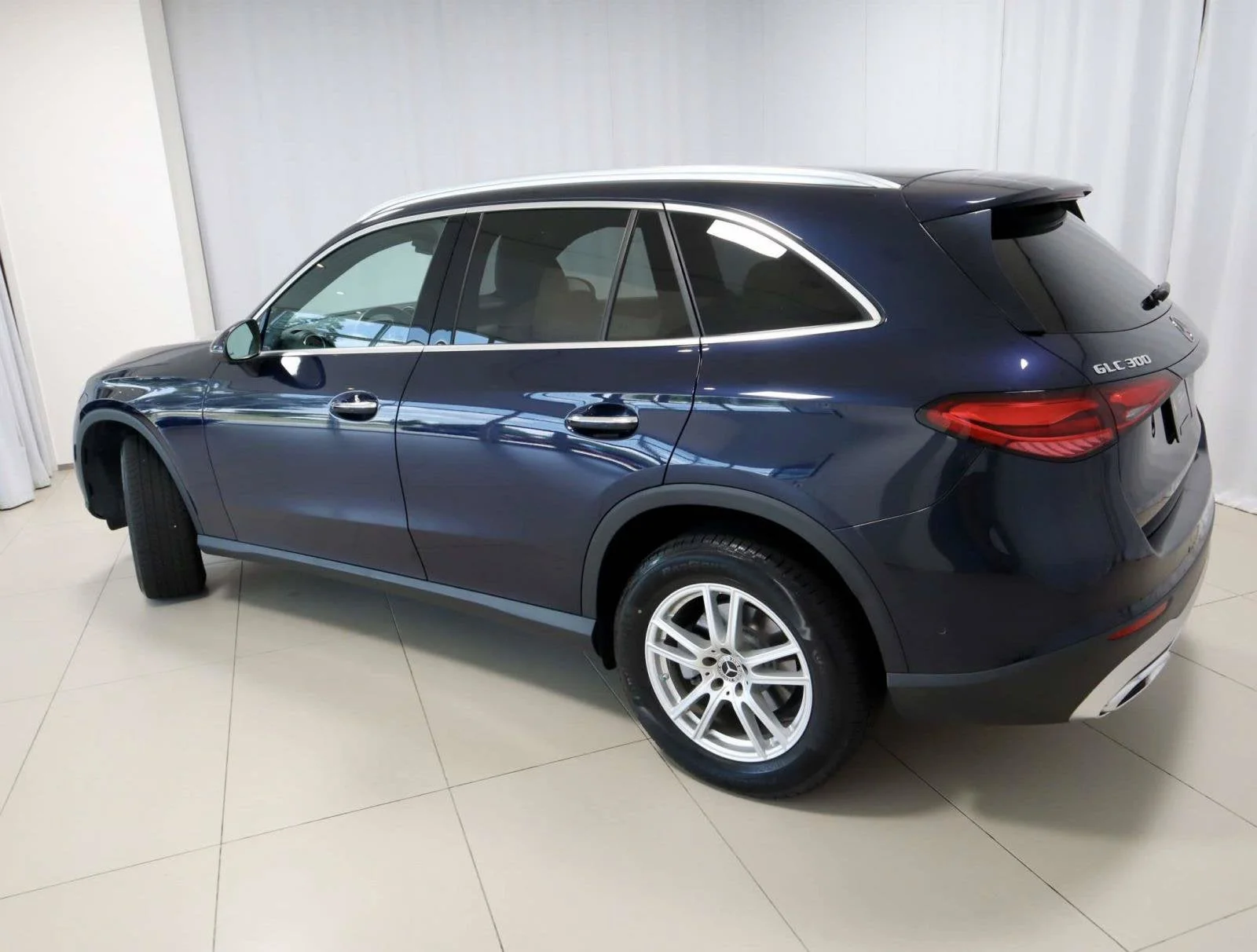 Used 2023 Nautical Blue Metallic Mercedes-Benz GLC 300 image 3