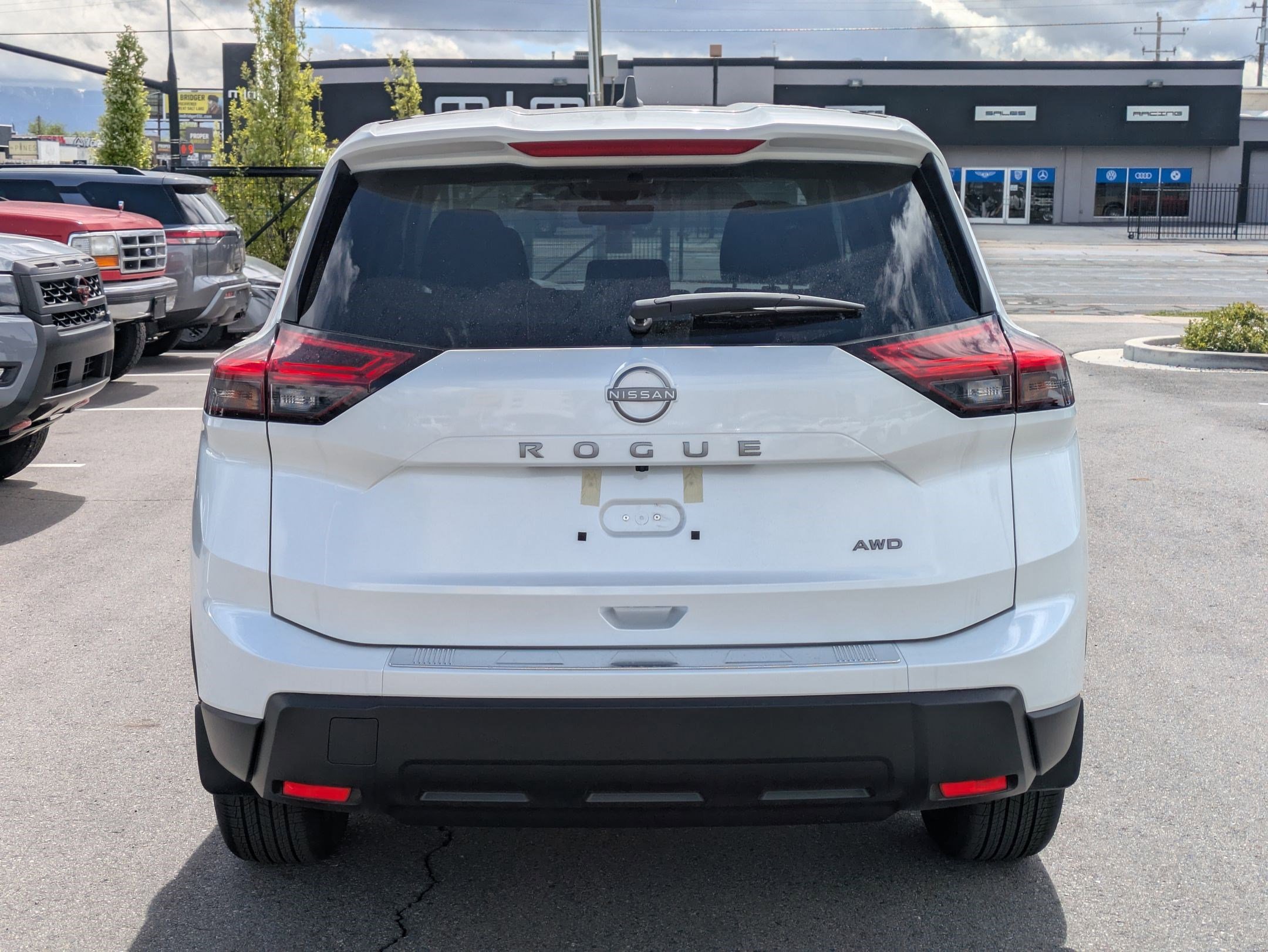New 2026 Everest White Pearl Tricoat Nissan SV image 4