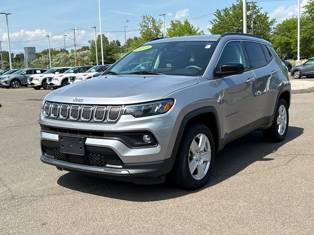 Used 2022 Silver Jeep Latitude image 5