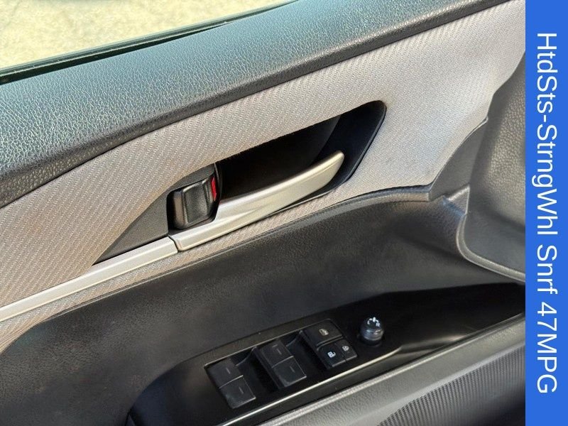 Used 2025 Ice Toyota SE image 18