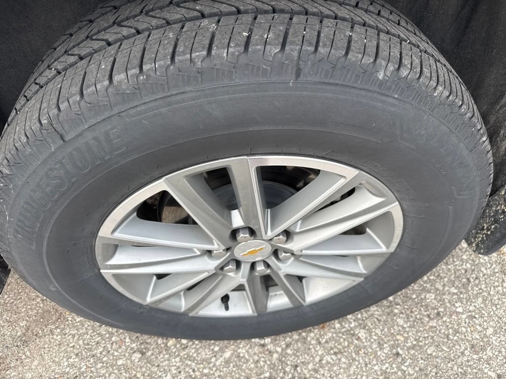 Used 2023 Summit White Chevrolet LT Cloth image 14
