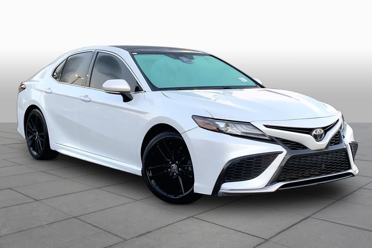 Used 2022 Wind Chill Pearl Toyota XSE image 3