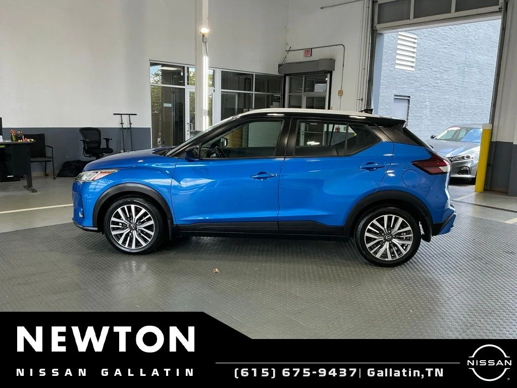 Used 2023 Electric Blue Metallic/Super Black Nissan SV image 3