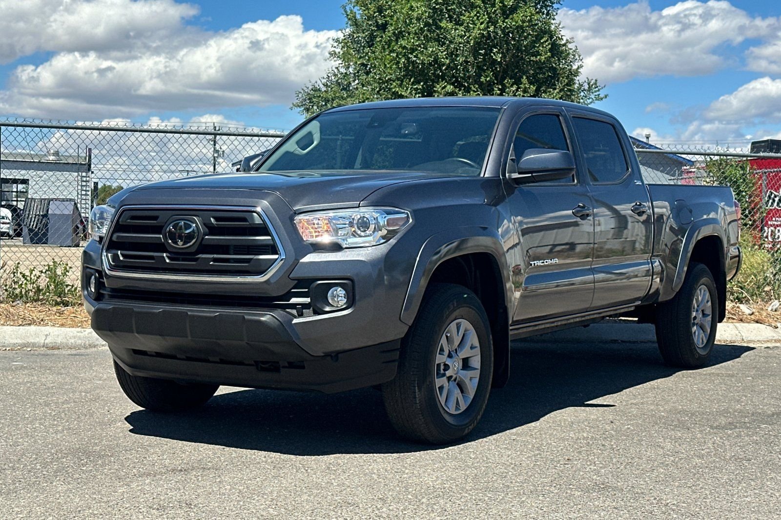 Used 2019  Toyota SR5 image 8