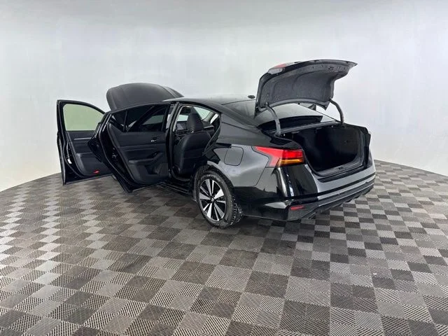 Used 2020 Black Nissan 2.5 SL image 16