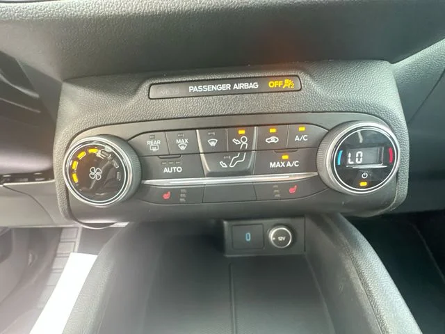 Used 2020 Silver Ford SE image 21