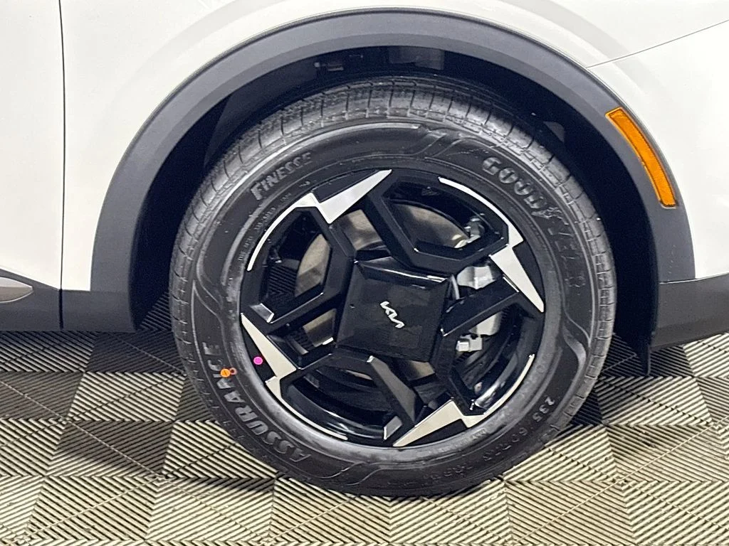 New 2026 Snow White Pearl Kia EX image 22