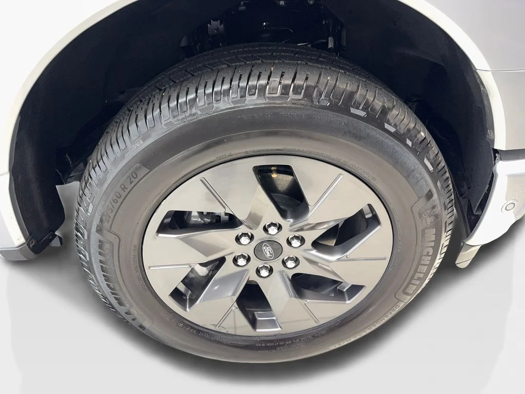 Used 2022 Silver Ford Lariat image 79