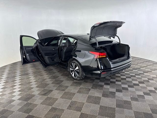 Used 2020 Black Nissan 2.5 SL image 16