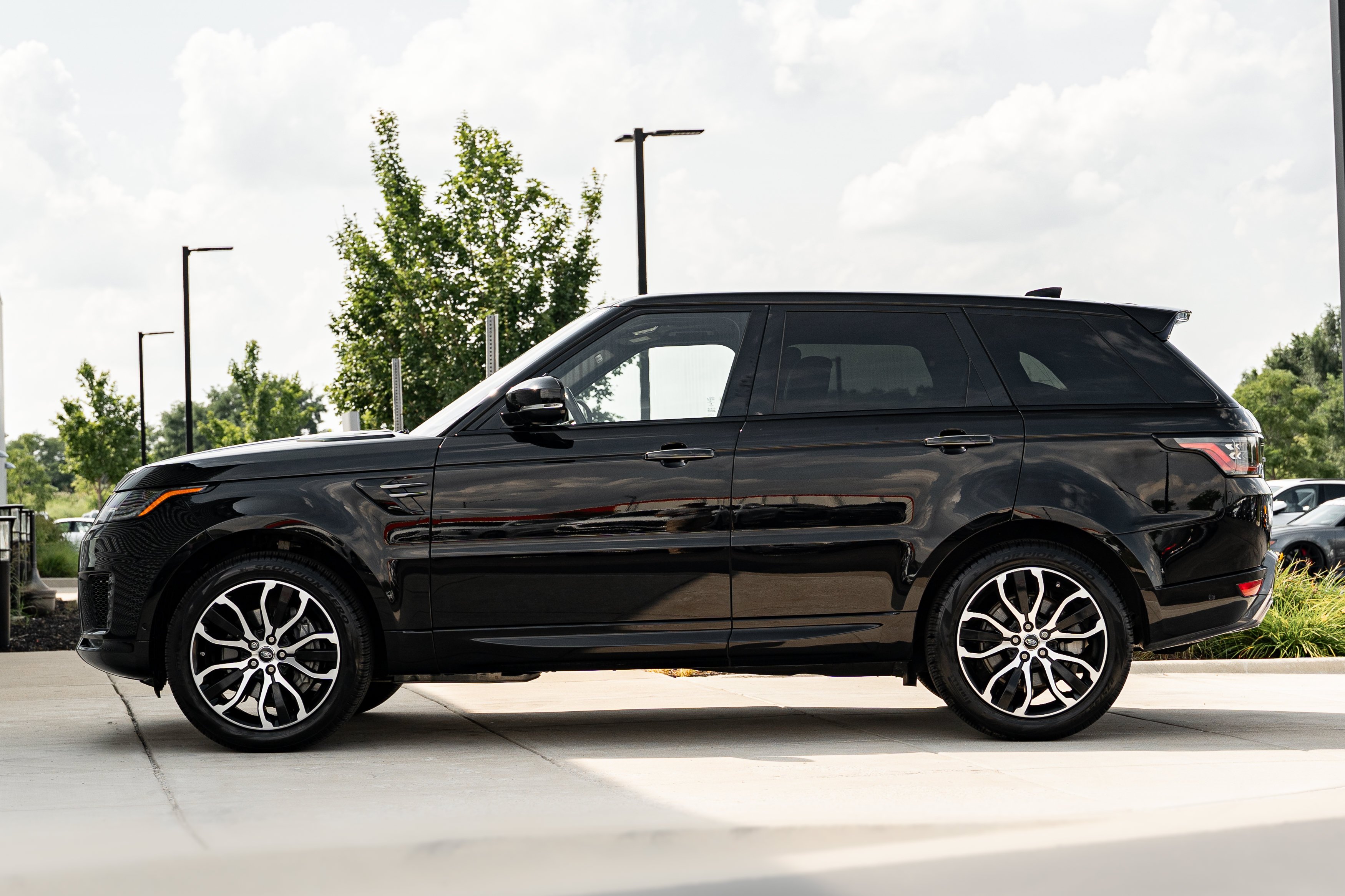 Used 2021 Santorini Black Metallic Land Rover HSE Silver Edition image 6