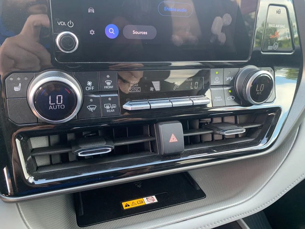 Used 2024  Toyota XLE image 23