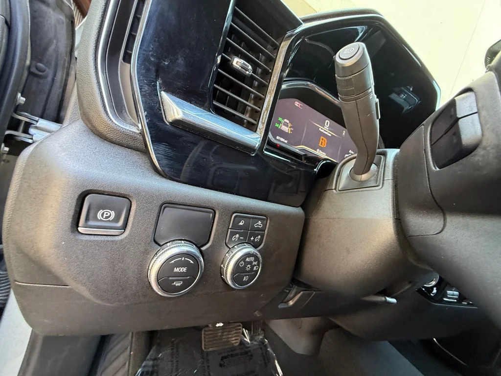 Used 2025 Silver GMC SLT image 23
