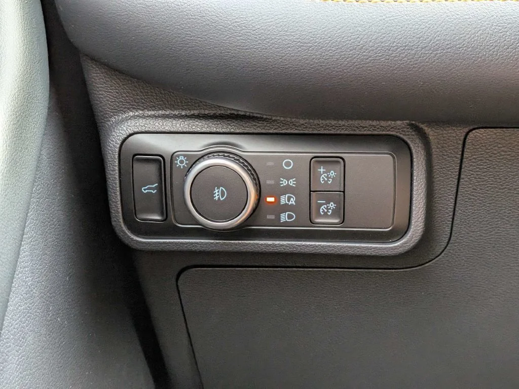 New 2026 Carbonized Gray Metallic Ford Tremor® image 17