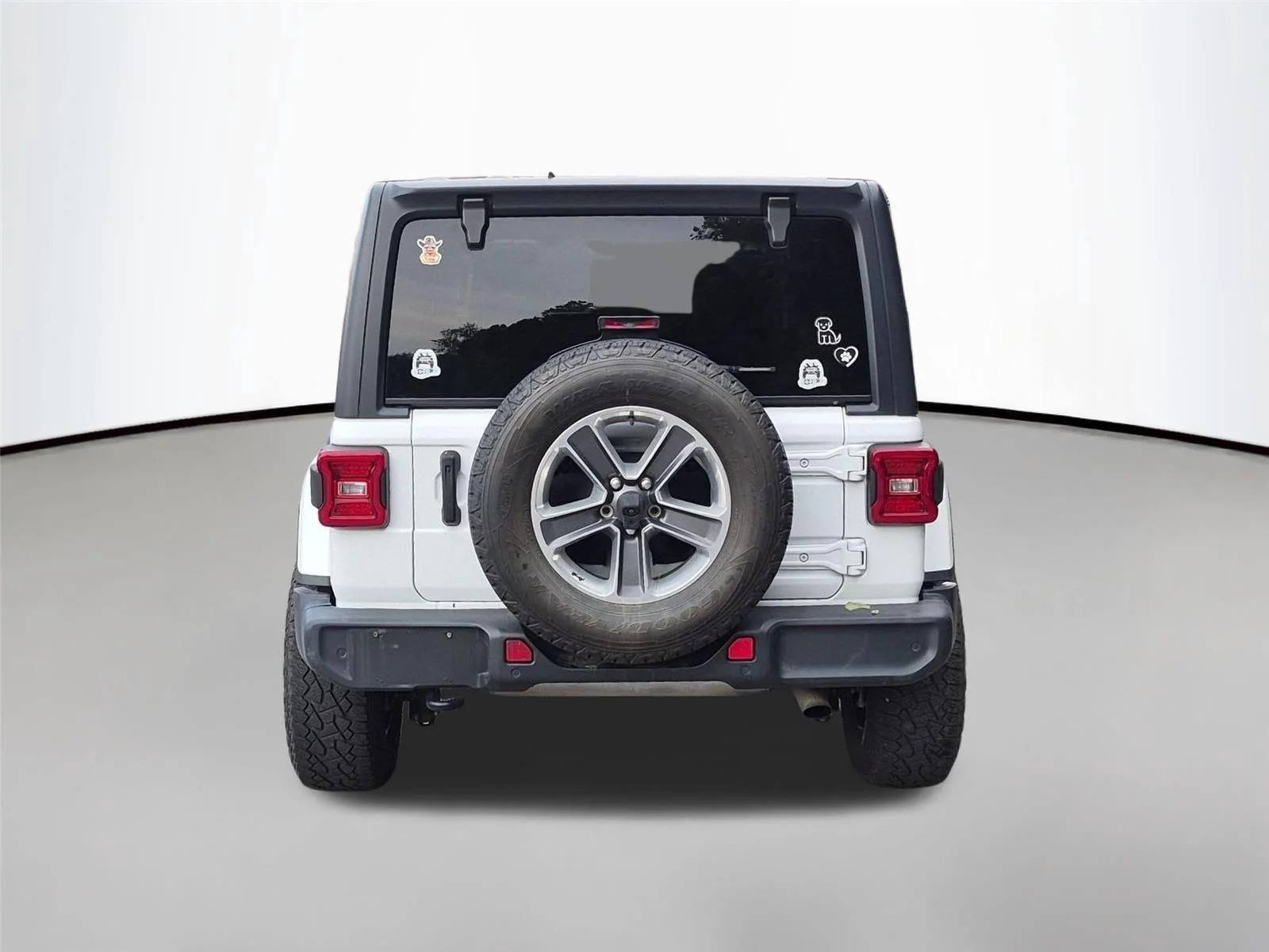 Used 2021 Bright White Clearcoat Jeep Unlimited Sahara image 4