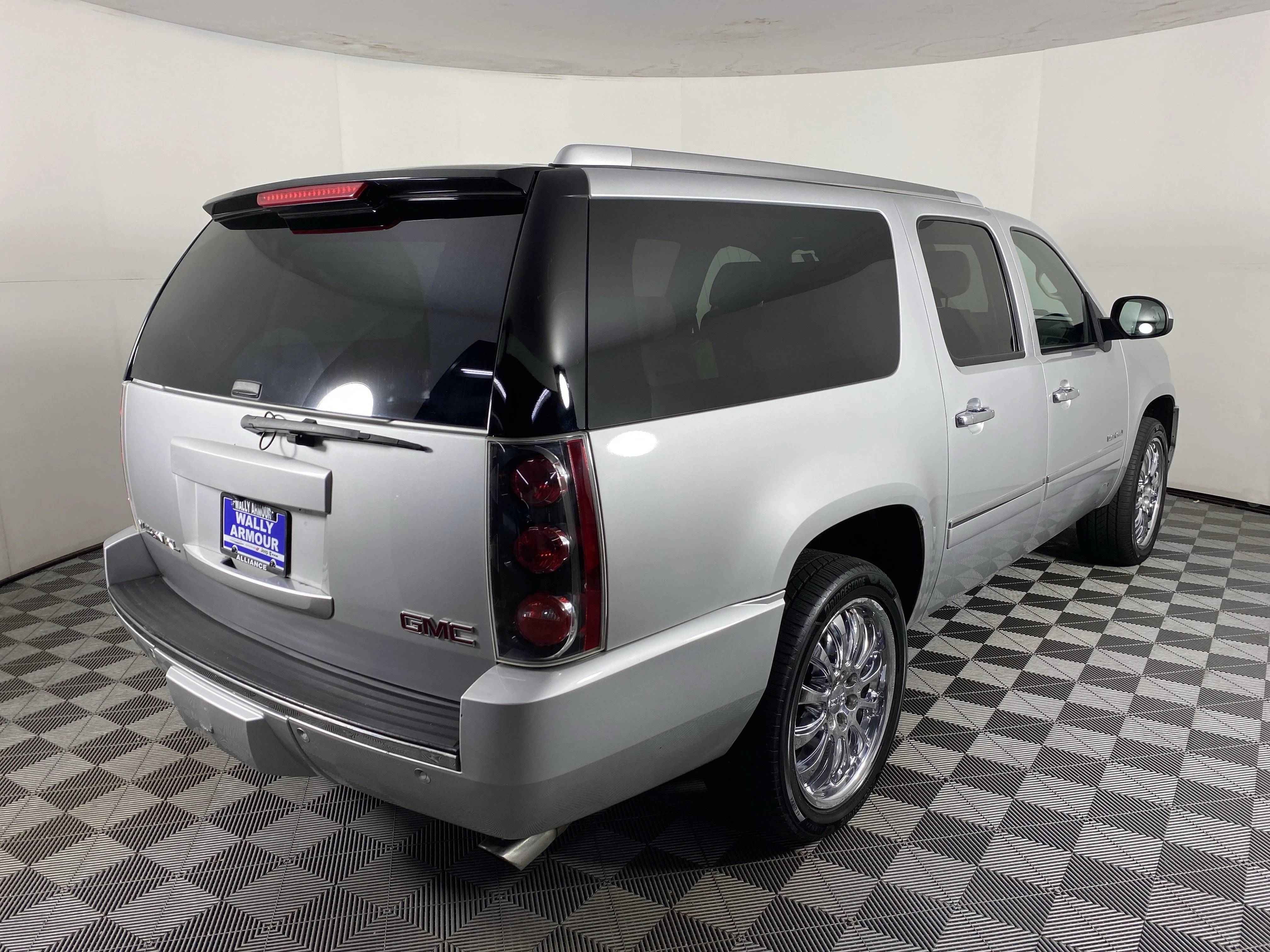 Used 2013 Quicksilver Metallic GMC  image 6