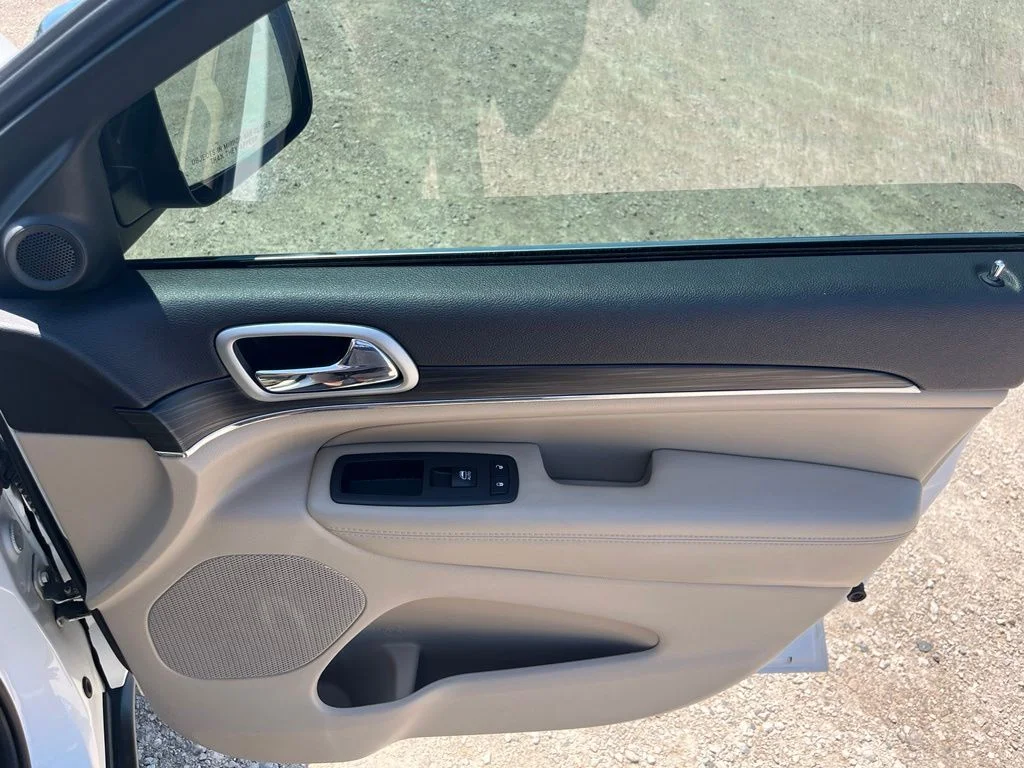 Used 2019 Bright White Clearcoat Jeep Limited image 34