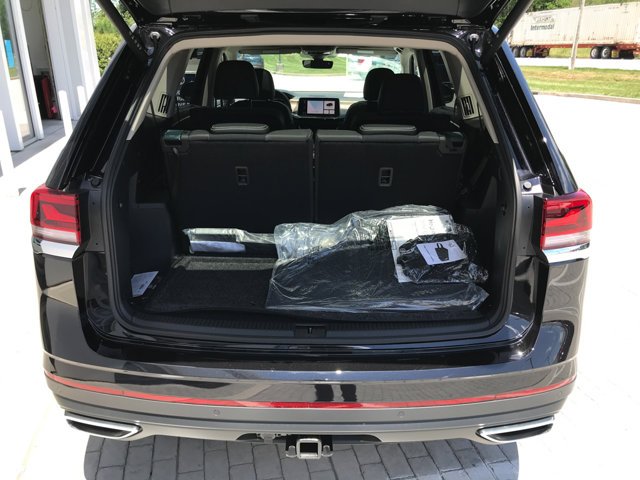 New 2026 Deep Black Pearl Volkswagen 2.0T SE w/Technology image 28