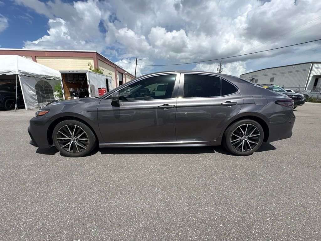 2022 Toyota Camry SE - Photo 6