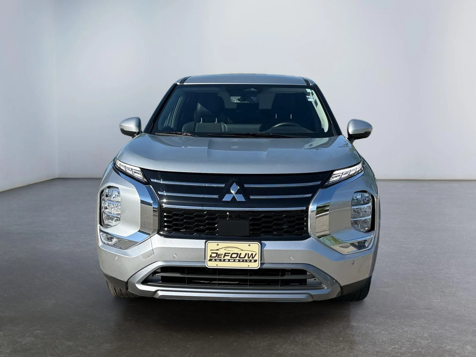 Used 2025 Alloy Silver Metallic Mitsubishi SE image 8