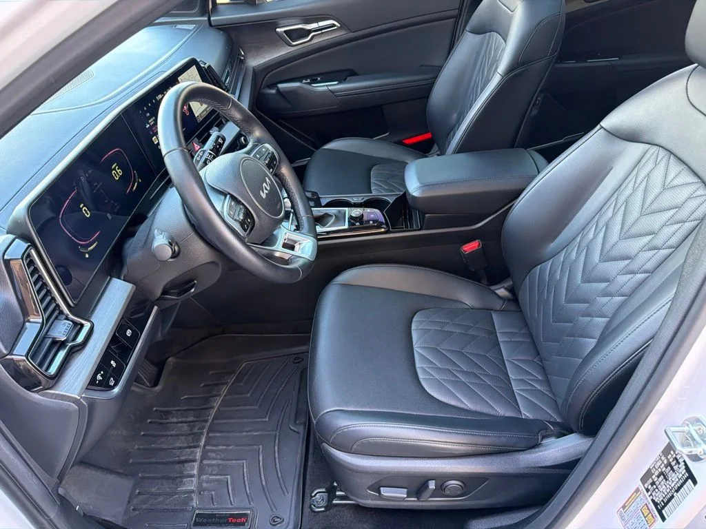Used 2023 White Kia X-Line image 19
