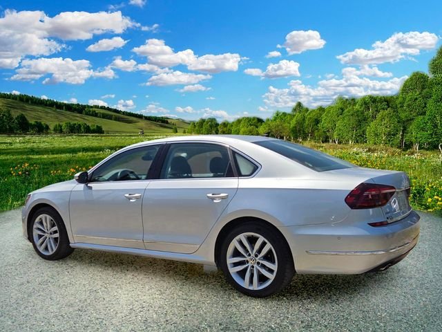 Used 2018 Silver Volkswagen 2.0T SEL Premium image 4