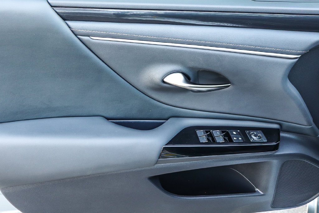 Used 2025 Iridium Lexus 350 image 23
